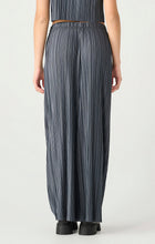 2422200 D Pull On Pleated Pants