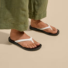 'Uiki Bright White/ lava rock