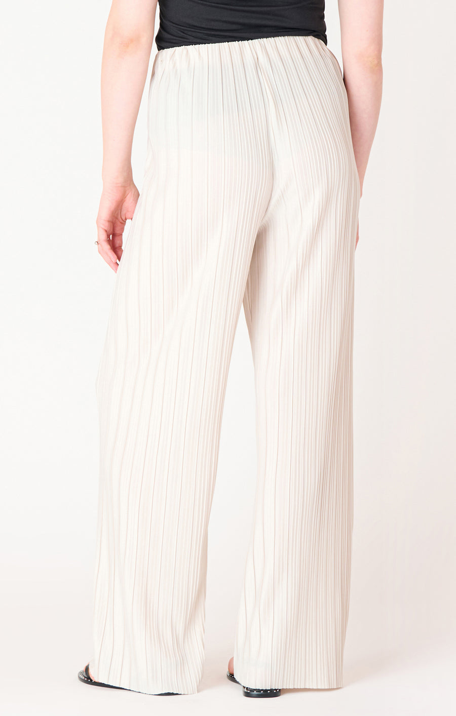 2522200 T Pull On Pleated Pants