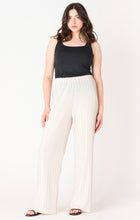 2522200 T Pull On Pleated Pants