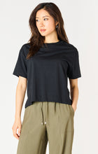 2524012 D Essential Tee