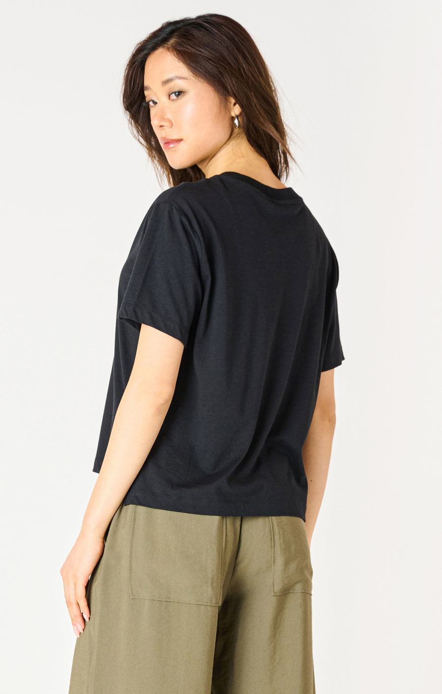 2524012 D Essential Tee