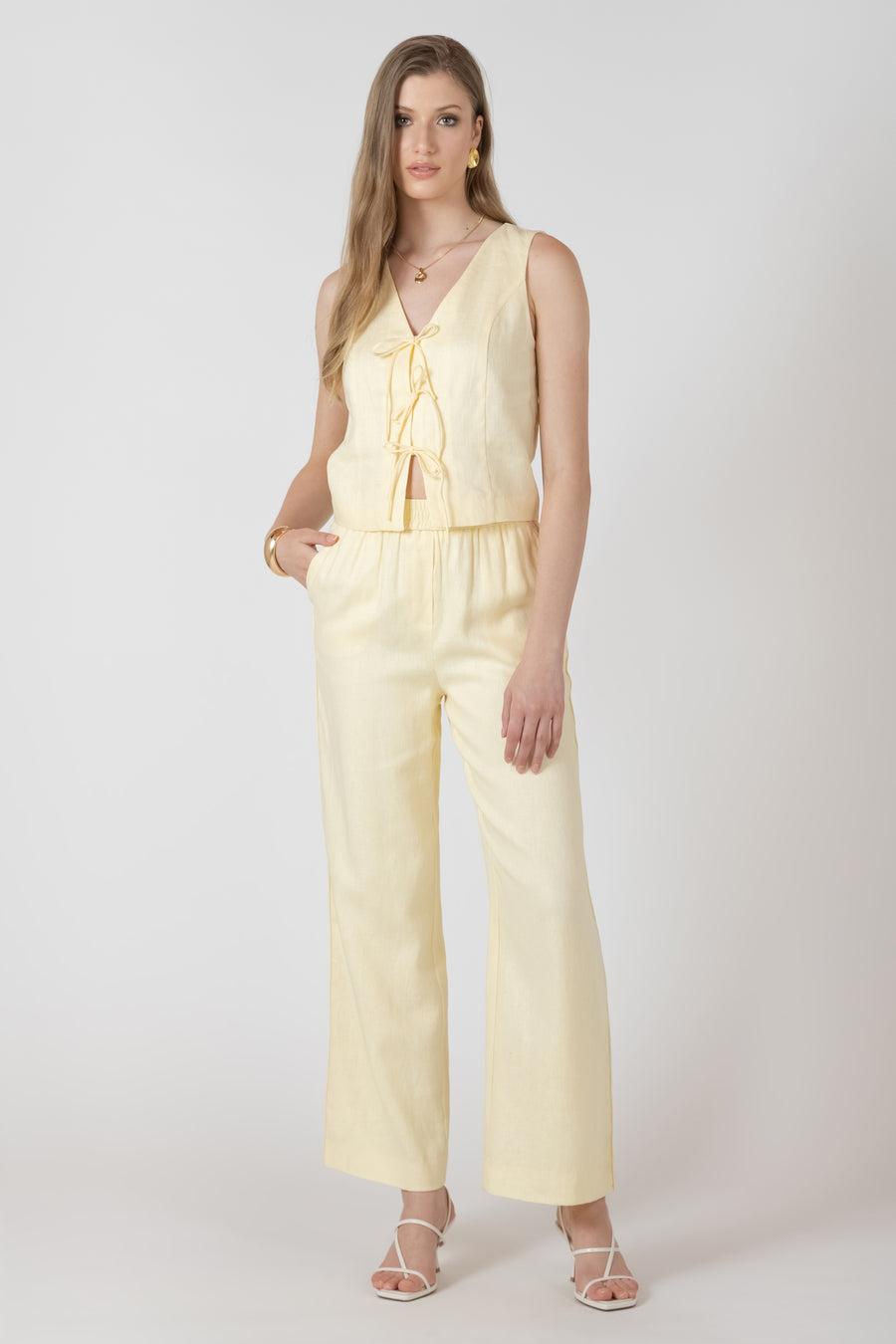 2723515 T Tie Front Top