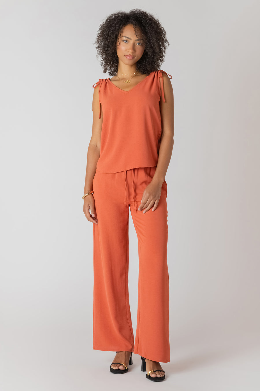 2723520 DG V-Neck Shoulder Top