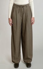 2822714 D Pleat Drawstring Pant