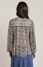 2823711 T Orchid Print Blouse
