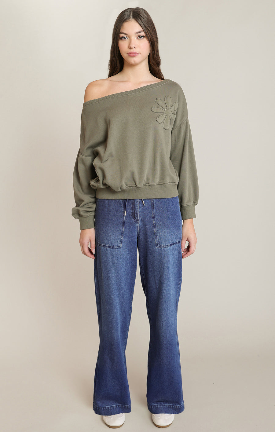 2824013 D Floral Embryoid Sweatshirt