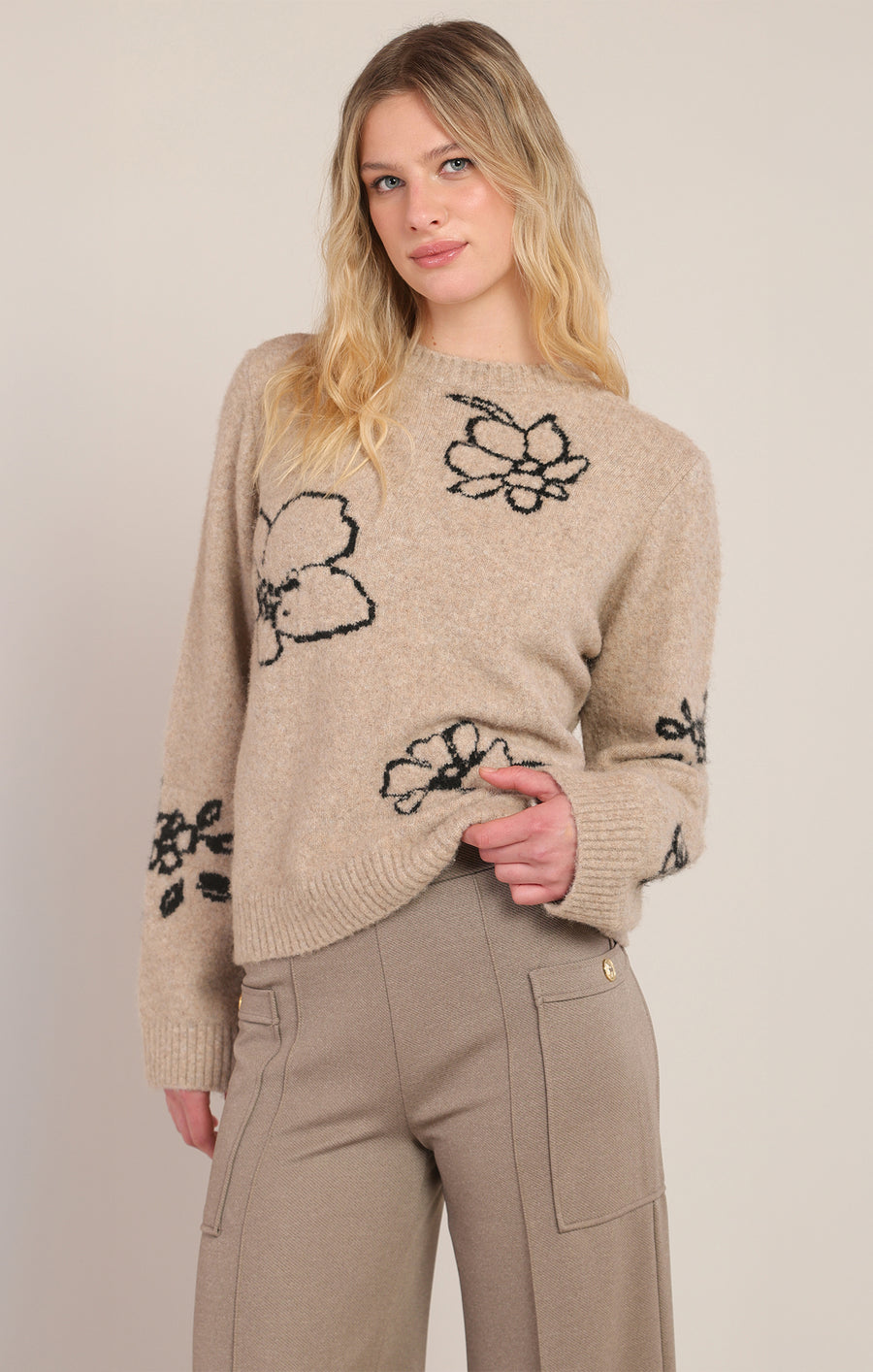 2827016 DG Flower Crewneck Sweater