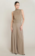 2827021 T Mock Neck Sleeveless Top