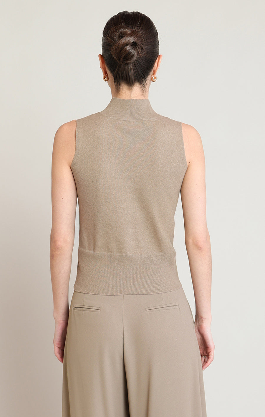 2827021 T Mock Neck Sleeveless Top