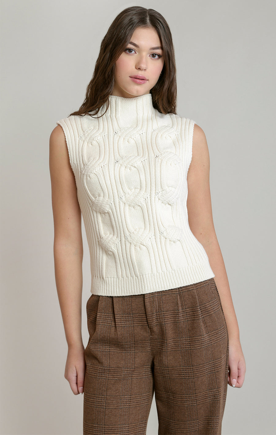 2827028 D Cable Knit Vest