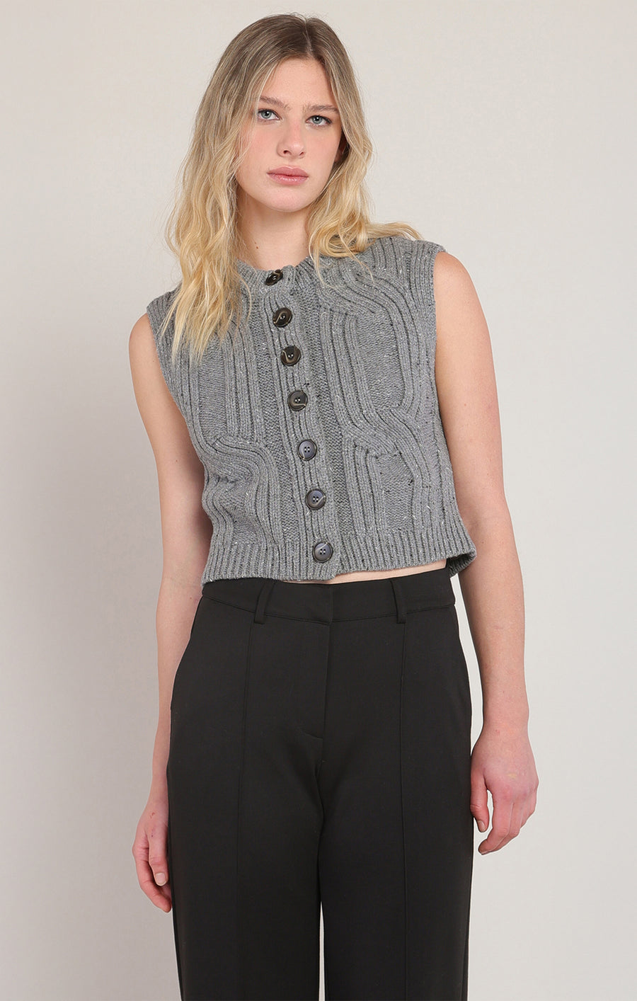 2827035 DG Cable Sweater Vest
