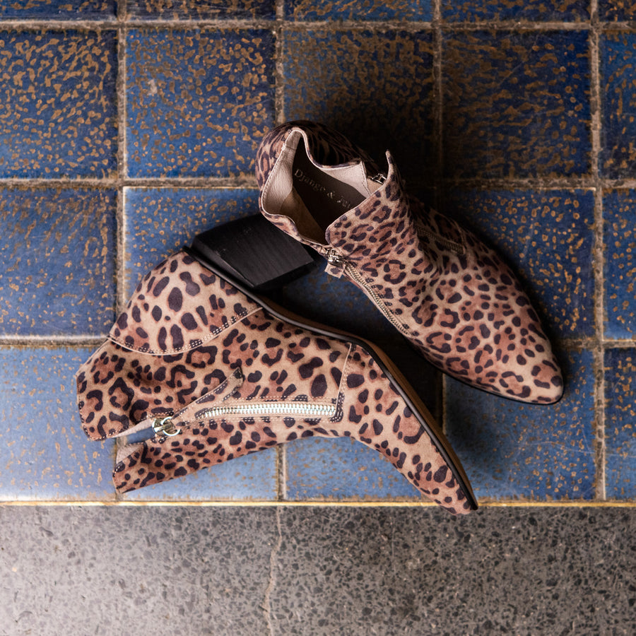 Jazzya - Taupe Leopard/Black Heel