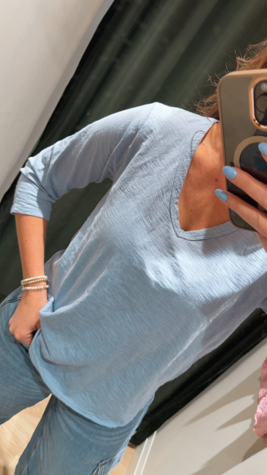 3/4 Sleeve V-Neck Tee w/ Curve Hem Frost