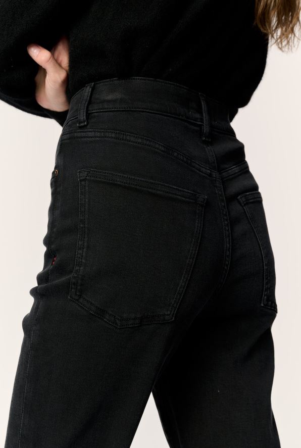 ASE Stretch - Jet Black Straight Leg Jeans