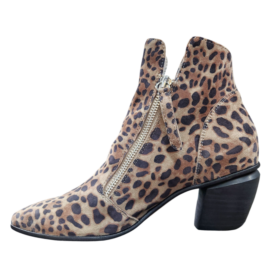 Jazzya - Taupe Leopard/Black Heel