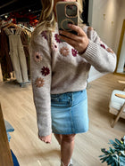 2627014 T Crewneck Floral Applique Sweater