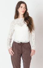 2624016 D Exposed Seam Lace Top